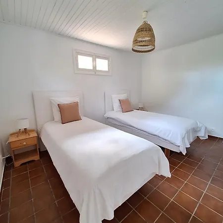 Rez De Terrasse Piscine Homestay