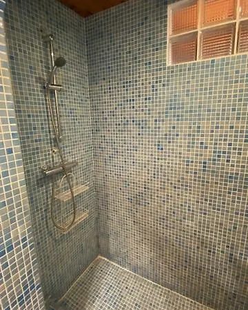 Rez De Terrasse Piscine Homestay *