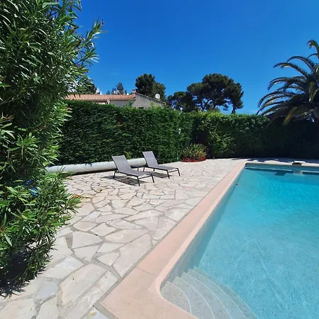 Rez De Terrasse Piscine Homestay *