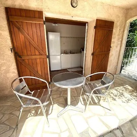 Rez De Terrasse Piscine Homestay